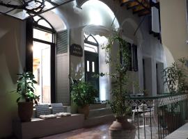 Cane’s Family Guest House, hotel u gradu Plomarion