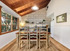 Jamieson Cottages - All Four Cottages - Sleeps 16 โรงแรมในHowqua