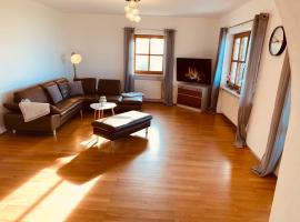 Adlerhorst - Alpenblick & Ruhe, Großes Haus für Gruppen, hotel en Thyrnau