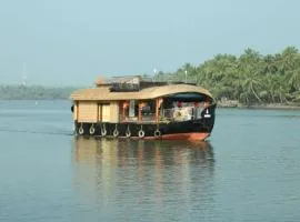 Sukūn Houseboats