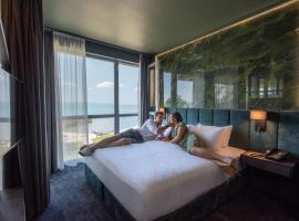 Hotel Azur Premium, hótel í Siófok