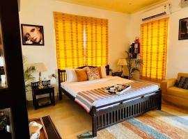 The Sunshine Room, Deluxe room in The Umri Lansdowne, homestay ở Lansdowne