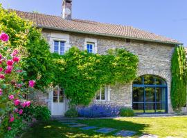 Charming house in Burgundy, “Les Coquelicots”, hótel með bílastæði í Montceau-et-Écharnant