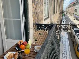 Central Lisbon Hideaway: Room with Private Bathroom and Charming Balcony!