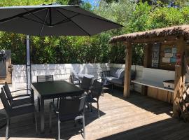 SEIGNOSSE Océan- Résidence LES FOUGERES- Villa patio avec climatisation et terrasse、セニョスのホテル