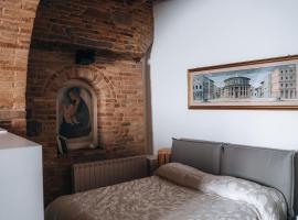 Casa di Clara in Piazza, ideale per smartworking, husdjursvänligt hotell i Amandola