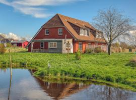 Nice Home In Tnning With Kitchen, hotel in Tönning