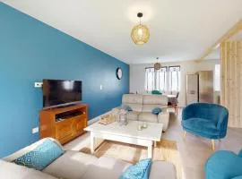 Awesome Home In Chey With Kitchen