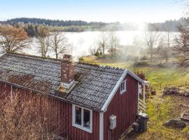 Cozy Home In Hkerum With Kitchen, hotell i Hökerum