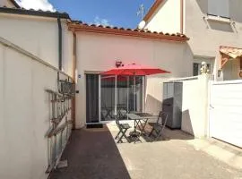 Awesome Home In Aigues-mortes With Kitchen