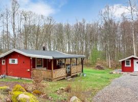 2 Bedroom Awesome Home In Ljungby, cottage in Ljungby