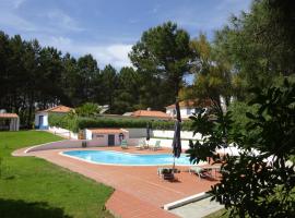 Quinta da Alentegria, 4 cottages met lounge en verwarmd zwembad, отель в городе Алкасер-ду-Сал