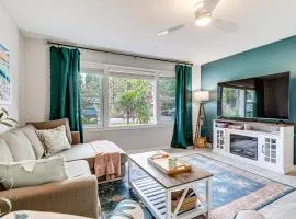 Idyllic Sarasota Home with Yard 2 Mi to Beach!