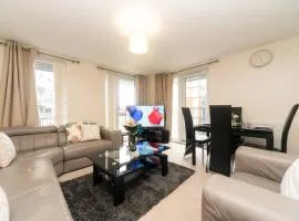 Pass the Keys Modern 2 bedroom and 2 Bath Apartment in London