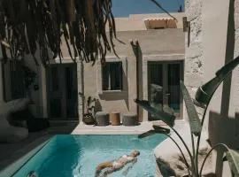 Manili Boutique Suites & Villas