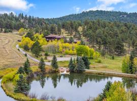 Lone Rock Mountain Retreat w Views & Private Lake, hotel din Bailey