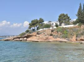 Salamis Beachfront House, strandleiga í Salamís