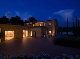 Breathtaking Villa w/Jacuzzi Tuscany Montepulciano, hotel v destinaci Valiano