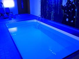 Casa FedericaPet con piscina interna privata e riscaldata, atostogų būstas mieste Pagliare
