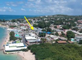 Tropical Retreat Apt steps away from Combate Beach, hotel in Boqueron