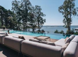 Stay North - Villa Lovo - Perfect Island Retreat, cabaña o casa de campo en Espoo