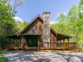New Listing! Lakeview Retreat - 3 Bed, Hot Tub, Ping-Pong, vacation home in Dahlonega