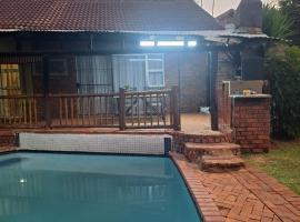SMAPERS GUESTHOUSE, guest house di Brits