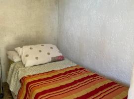 Tres Lunas Alojamiento Individual, homestay in Chuy