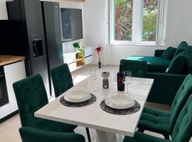 Sun Fun APT, hotel u gradu Omi&scaron;