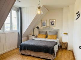 Appartement cosy bord de mer, khách sạn ở Port-en-Bessin-Huppain