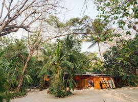 Zeneidas Surf Garden, Hotel in Playa Santa Teresa