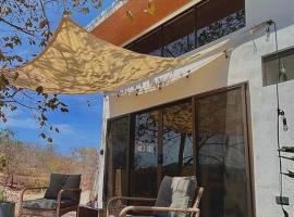 Cozy Cottage Hilltop near Conchal - Casa Vala, khách sạn ở Matapalo