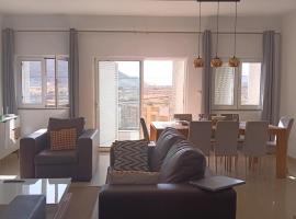 Cosy 3 bedroom apartment calm and landscape view, departamento en Praia