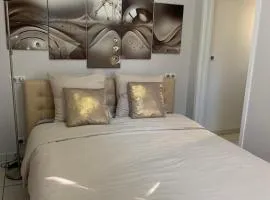 Le Cocon en pierre au coeur du Verdon gîte "Le Repos Des Chênes"