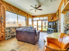 Cozy Thermopolis Home with Bighorn River Access, strandhotell i Thermopolis