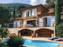 Villa avec piscine, jacuzzi et vue mer à Cavalaire - FR-1-100-265