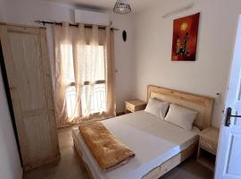 Chambre tout confort avec salle de bain privée - Clim & breakfast, homestay in Saint-Louis