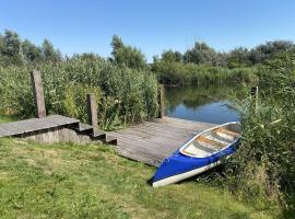 Beachvilla Grachtenkom, hotel em Makkum