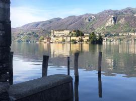Appartamento vacanze al lago Orta San Giulio: Orta San Giulio'da bir otel