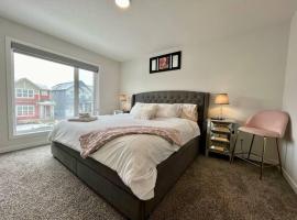 Luxury Home for Long Stays, hotel i Airdrie