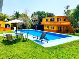 Quinta con alberca, m&ouml;kki kohteessa Catemaco