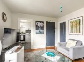 Modern 1BR Apartment - James South Area Hamilton