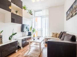 Cosy 2 bedroom flat close to the town with parking, lejlighed i Bratislava