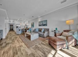 Newly renovated overlooking the Seacrest Village Pool and Beach access, place to stay in Rosemary Beach