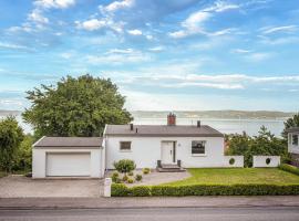 Amazing Home In Bankeryd With Lake View, spa hotel in Bankeryd