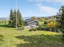 Cozy Home In Asns With House Sea View, cottage ad Asnæs
