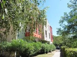 Studio Charmant à Lamalou-les-Bains, Balcon, Wifi, Proche Thermes et Nature - FR-1-451-208