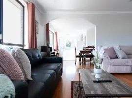 Homely Hideaway with Parking & WiFi