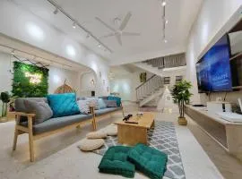 Petaling Jaya Damansara Uptown Landed Home for up to 15pax, 4BedRoom,1 Utama , Starling Mall , Atria Mall, IKEA