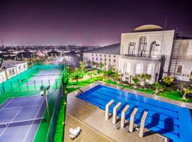 Club Paraiso, Hotel mit Pools in Raipur